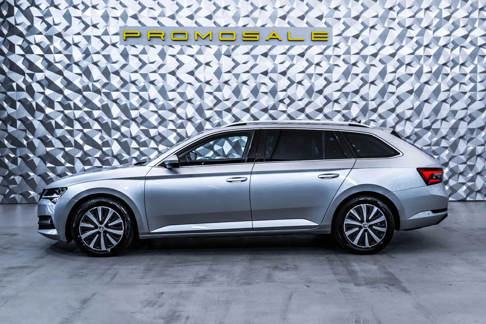 Skoda Superb 2.0 TDI * LED* DSG* Подгрев, снимка 3 - Автомобили и джипове - 54820000