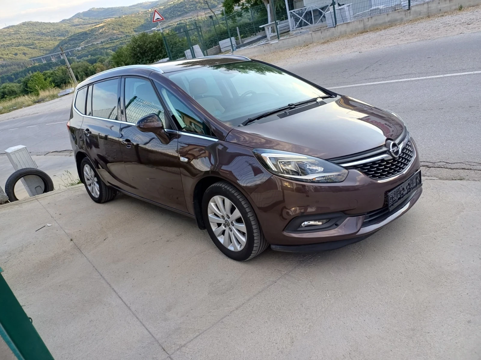 Opel Zafira 1.6 metan, снимка 3 - Автомобили и джипове - 55075680