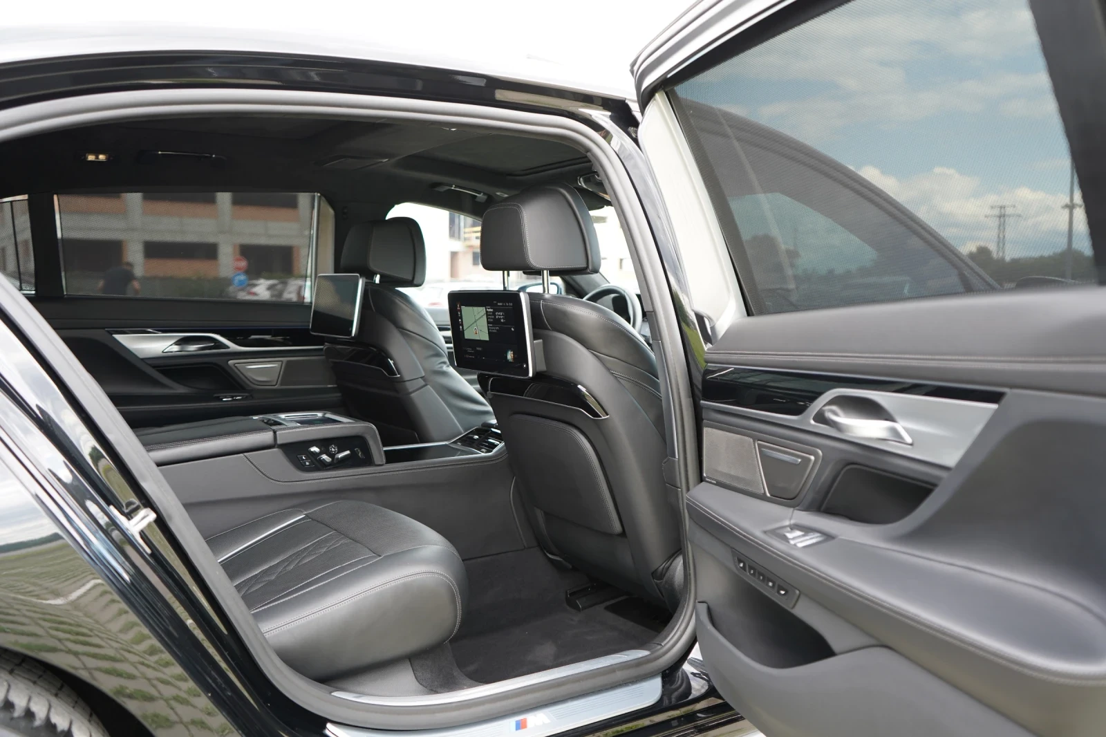 BMW 740 xDRIVE* LONG* INDIVIDUAL* M-PACK* DISTR* 360 CAM* , снимка 16 - Автомобили и джипове - 55177405