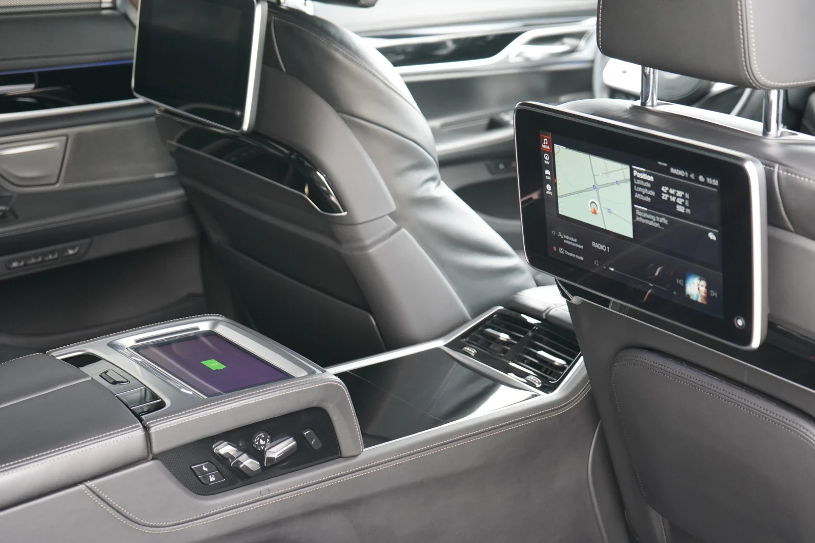 BMW 740 xDRIVE* LONG* INDIVIDUAL* M-PACK* DISTR* 360 CAM* , снимка 17 - Автомобили и джипове - 55177405