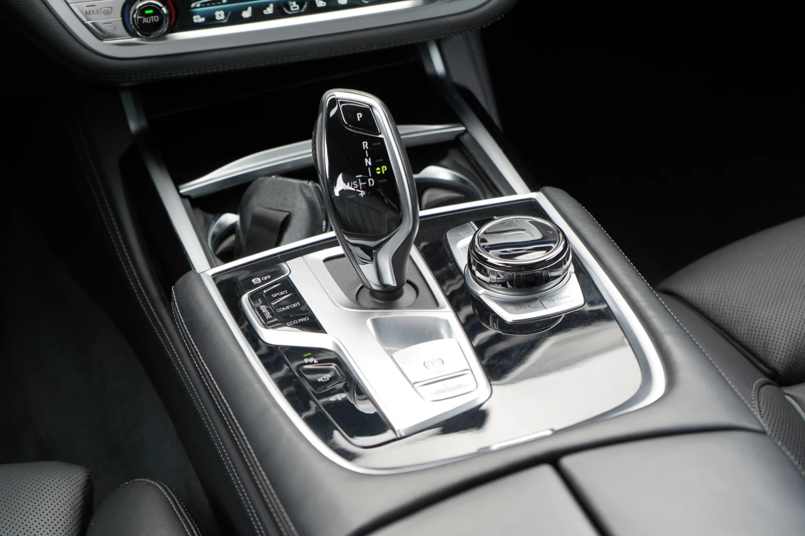 BMW 740 xDRIVE* LONG* INDIVIDUAL* M-PACK* DISTR* 360 CAM* , снимка 13 - Автомобили и джипове - 55177405