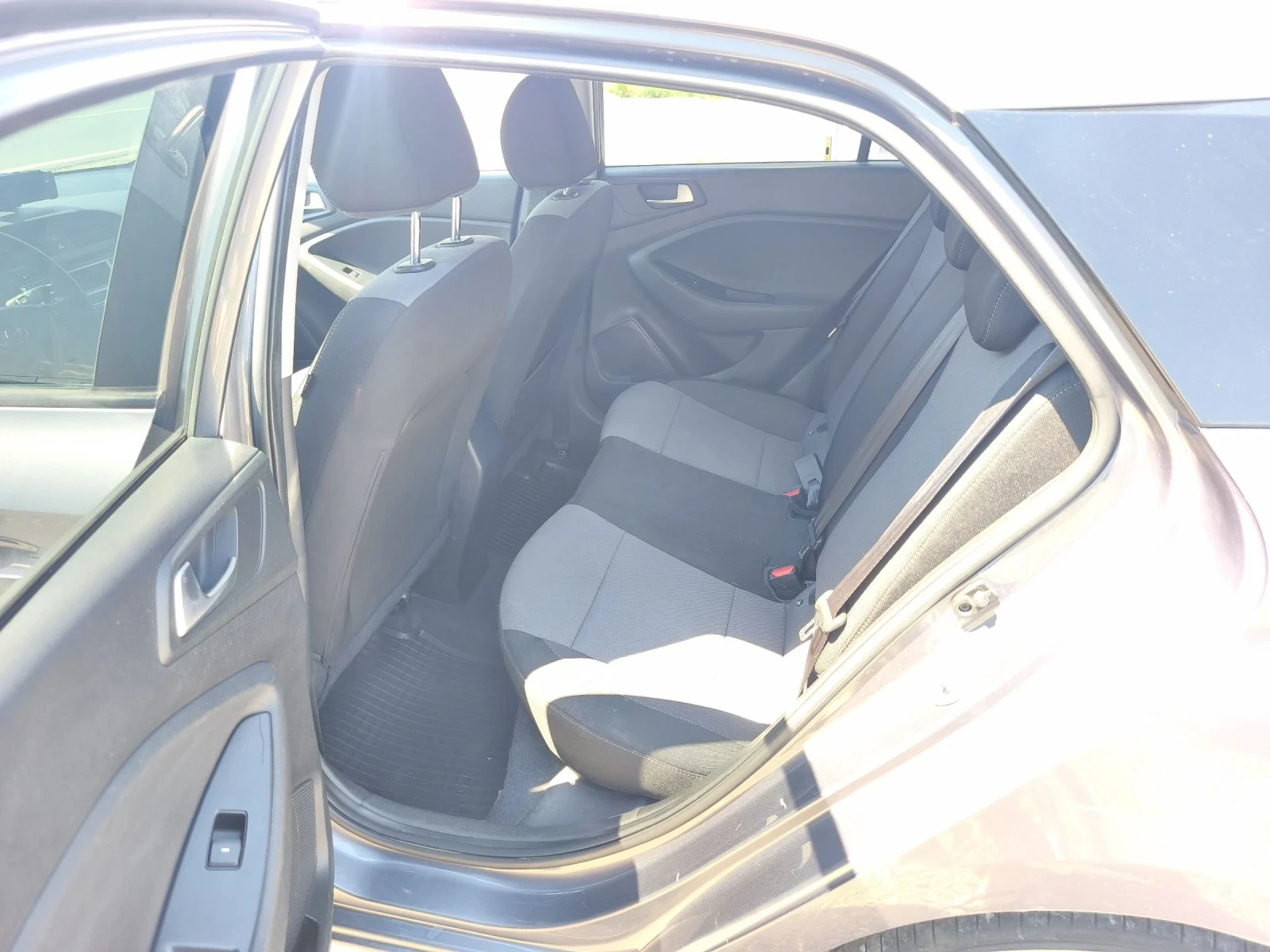 Hyundai I20 1.4crdi 90hp, снимка 10 - Автомобили и джипове - 55201028