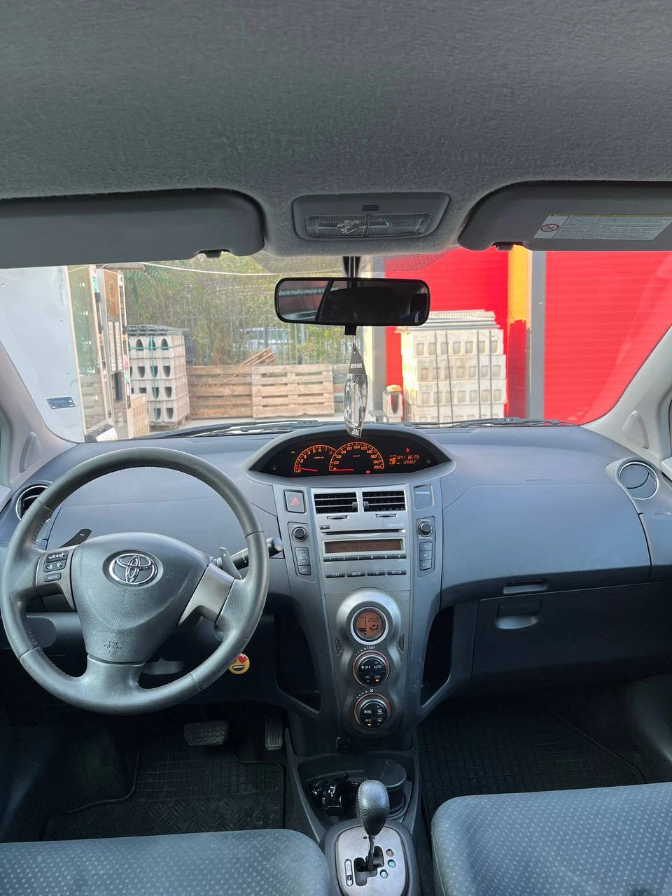 Toyota Yaris 1.33VVT-I АВТОМАТИК, снимка 12 - Автомобили и джипове - 55730236