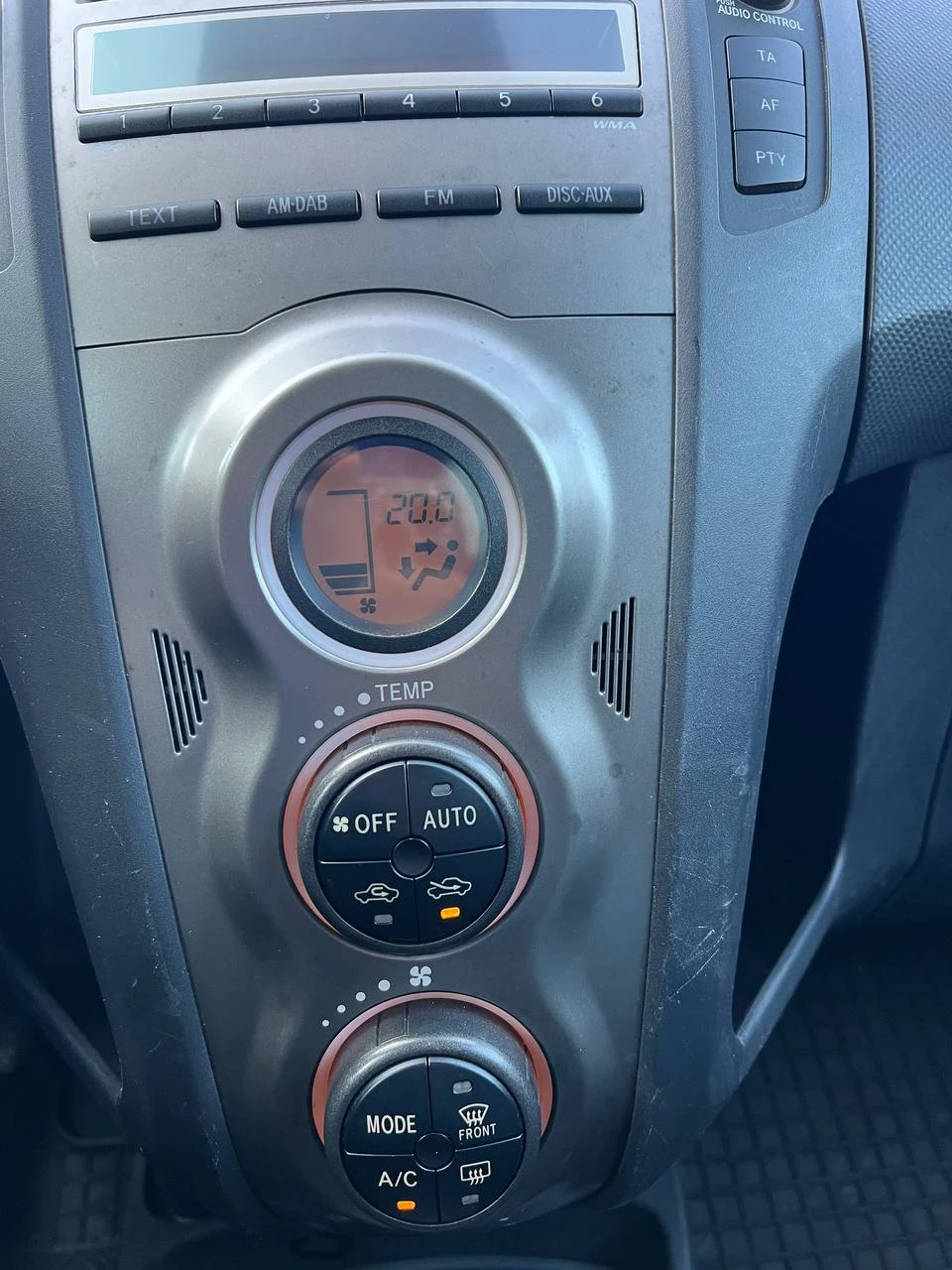 Toyota Yaris 1.33VVT-I АВТОМАТИК, снимка 9 - Автомобили и джипове - 55730236