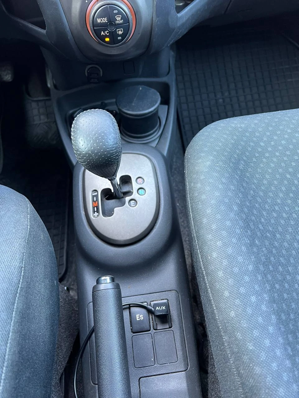 Toyota Yaris 1.33VVT-I АВТОМАТИК, снимка 10 - Автомобили и джипове - 55730236