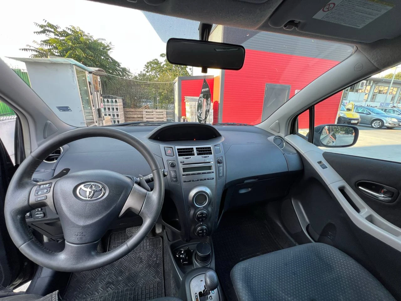 Toyota Yaris 1.33VVT-I АВТОМАТИК, снимка 15 - Автомобили и джипове - 55730236