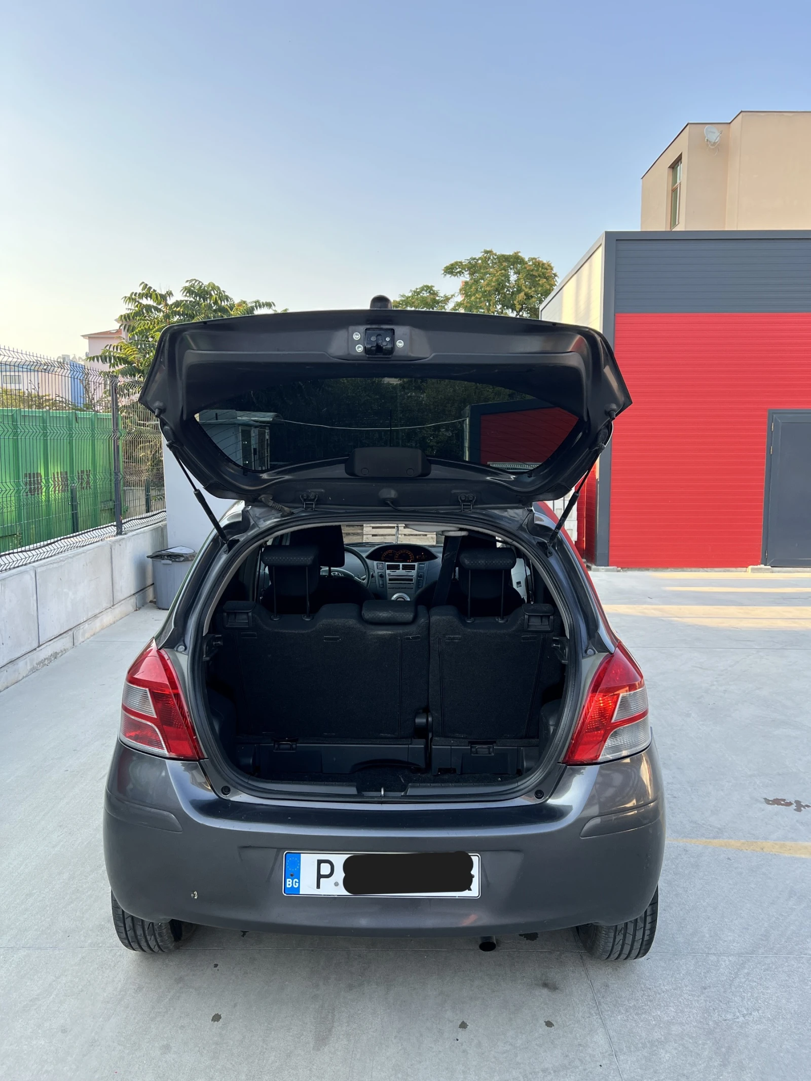 Toyota Yaris 1.33VVT-I АВТОМАТИК, снимка 6 - Автомобили и джипове - 55730236