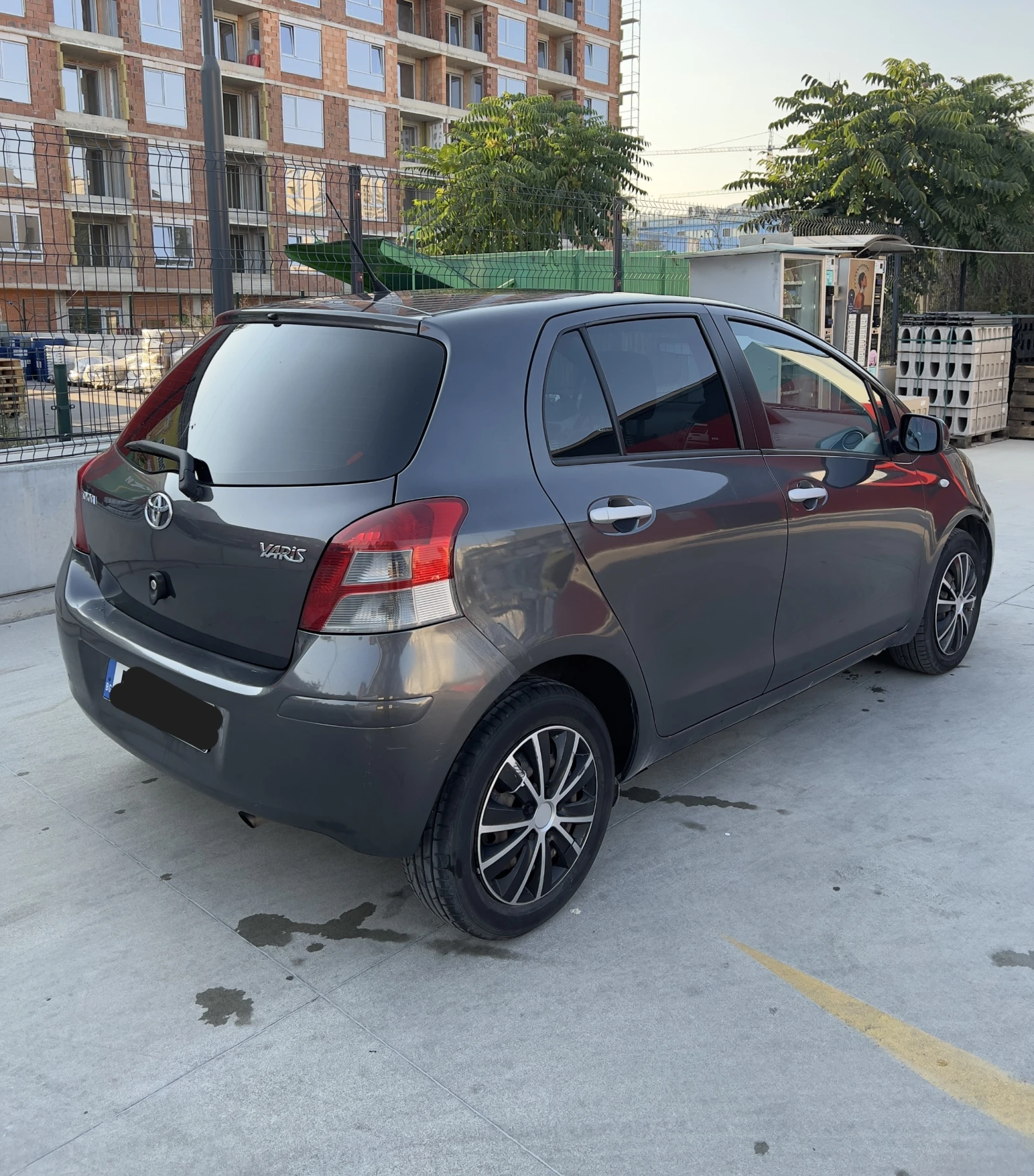 Toyota Yaris 1.33VVT-I АВТОМАТИК, снимка 2 - Автомобили и джипове - 55730236