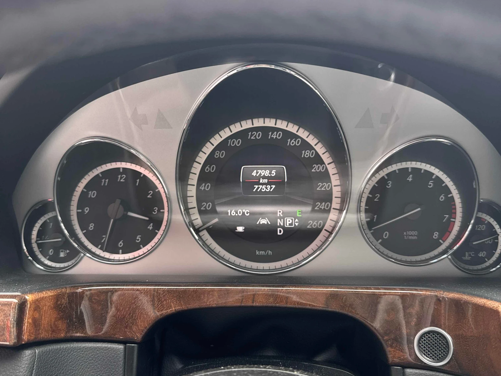 Mercedes-Benz E 350 * АВТОКРЕДИТ * ГЛАВНО ПРЕДСТАВИТЕЛСТВО, снимка 8 - Автомобили и джипове - 55811813