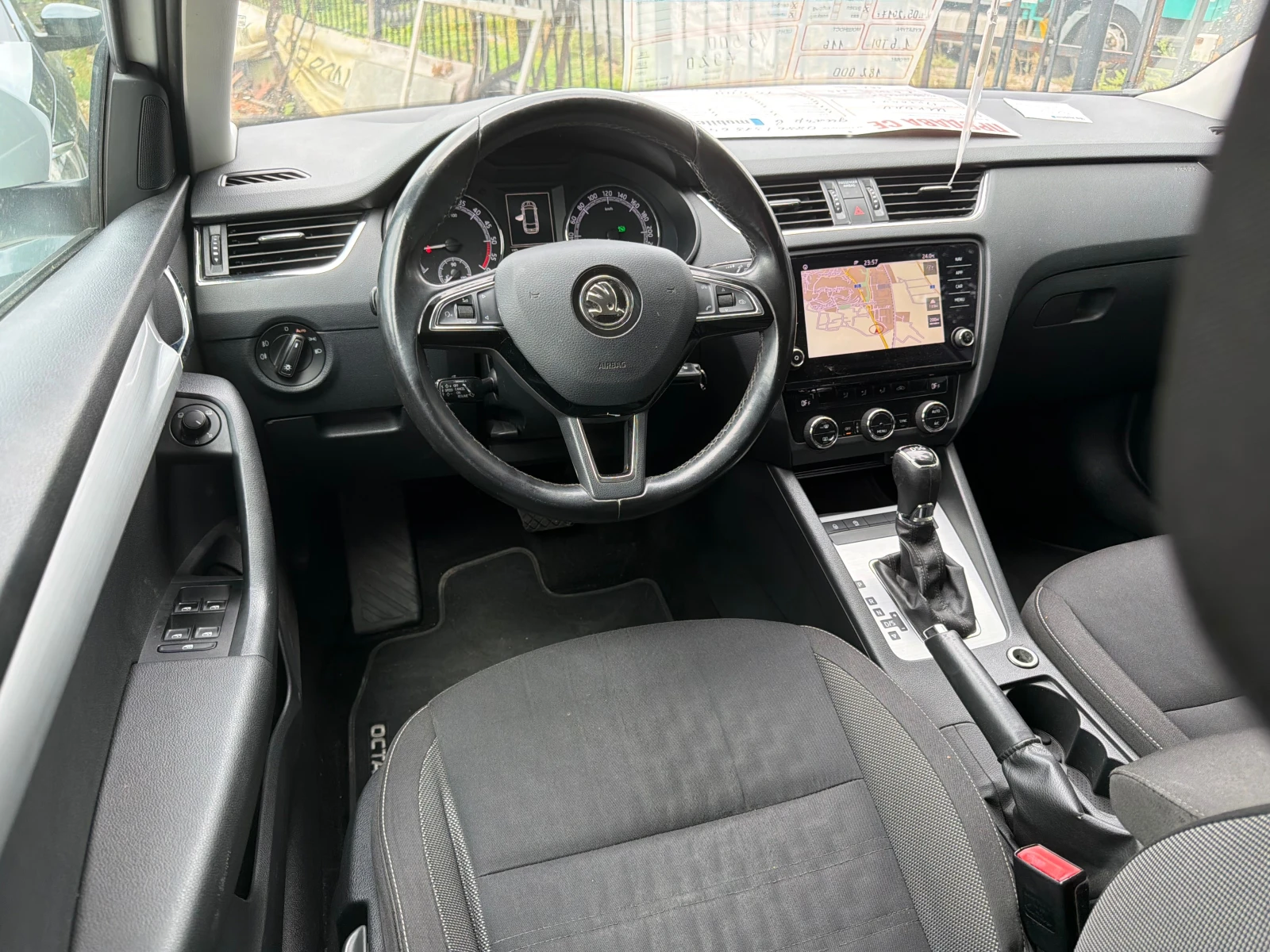 Skoda Octavia 1.6TDI, снимка 11 - Автомобили и джипове - 55930526