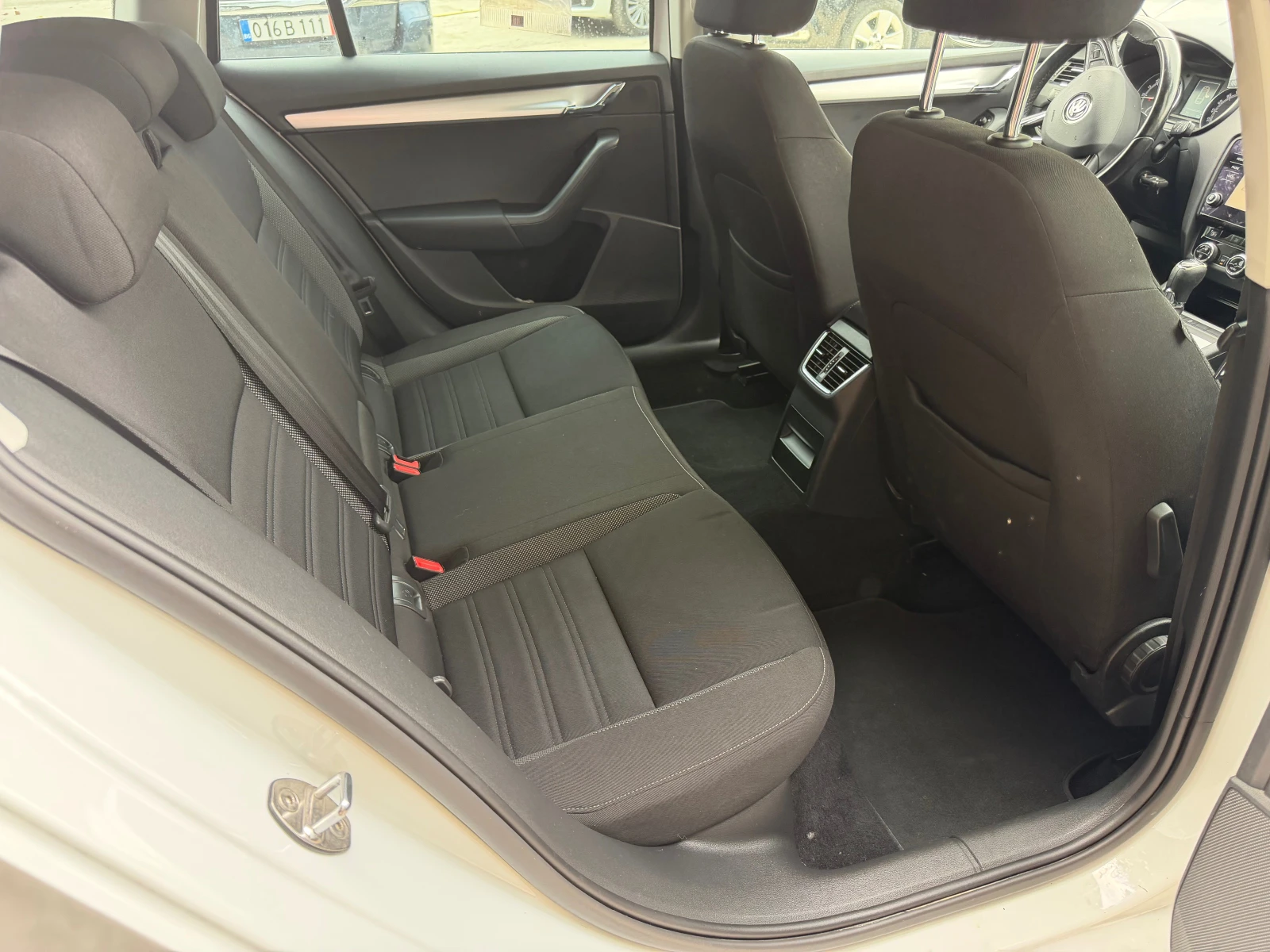 Skoda Octavia 1.6TDI, снимка 5 - Автомобили и джипове - 55930526