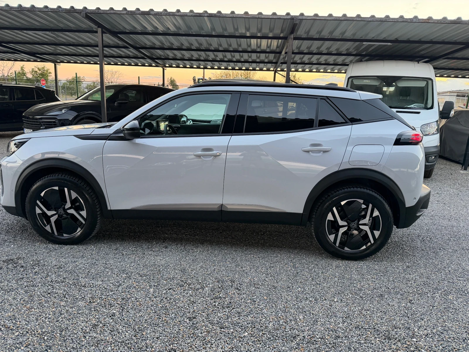 Peugeot 2008 Hibrid, 360, R-kam, Distr.5160km., снимка 3 - Автомобили и джипове - 56171489