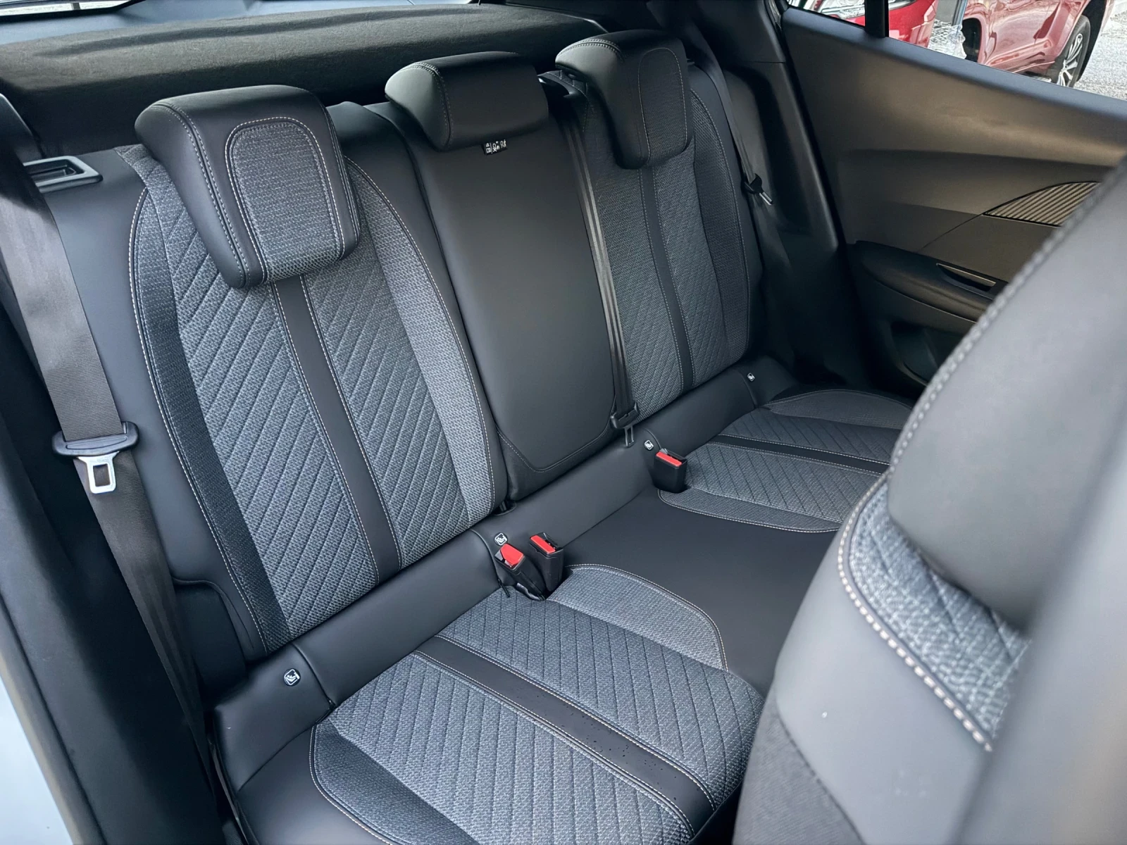 Peugeot 2008 Hibrid, 360, R-kam, Distr.5160km., снимка 16 - Автомобили и джипове - 56171489