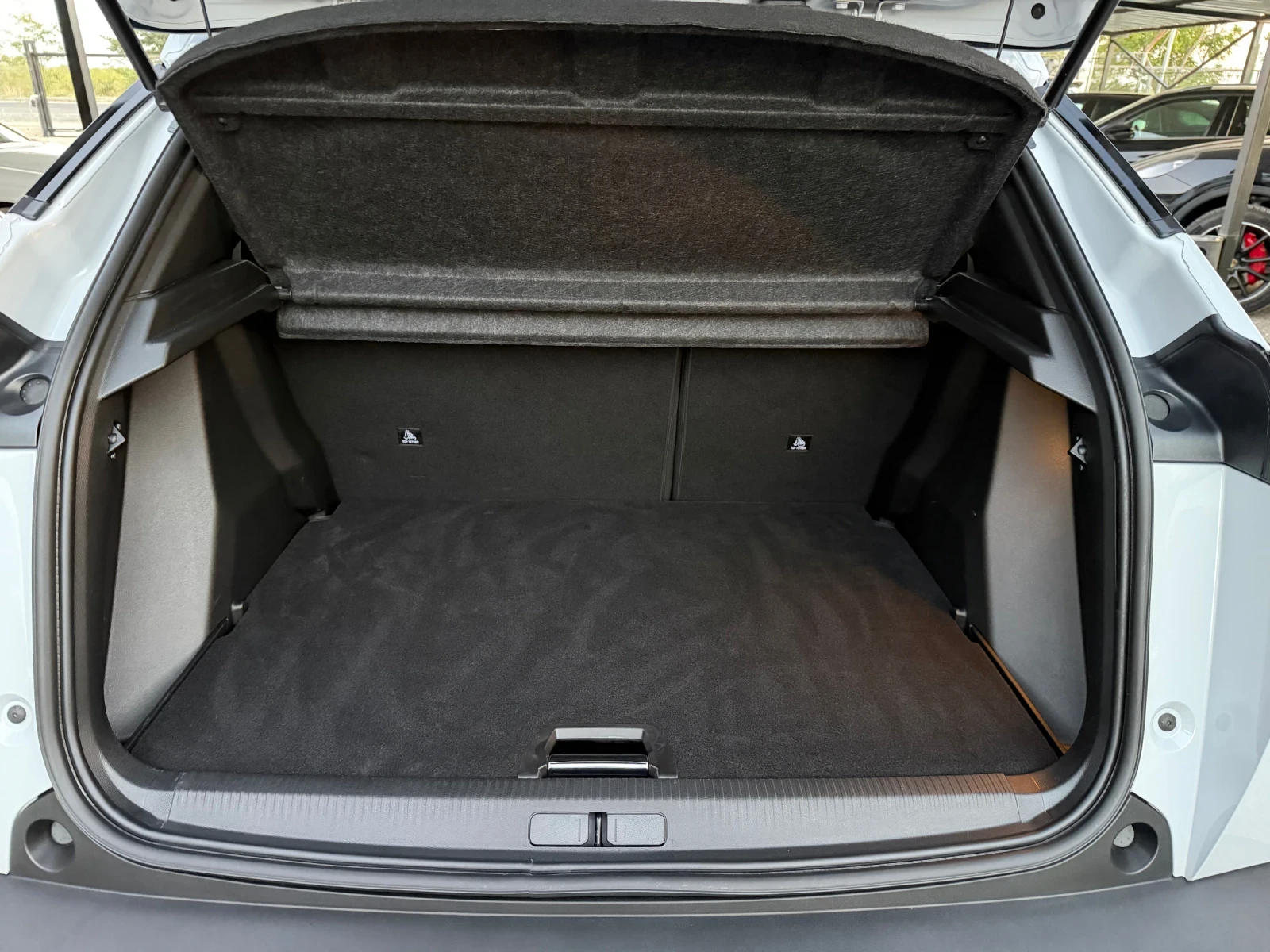 Peugeot 2008 Hibrid, 360, R-kam, Distr.5160km., снимка 14 - Автомобили и джипове - 56171489