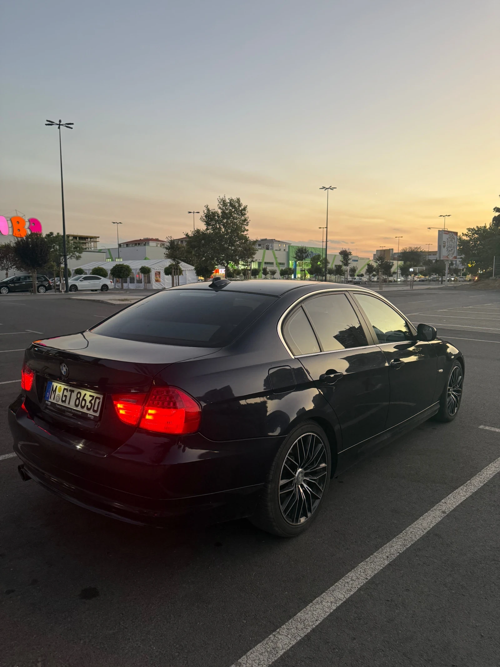 BMW 330, снимка 3 - Автомобили и джипове - 56376529