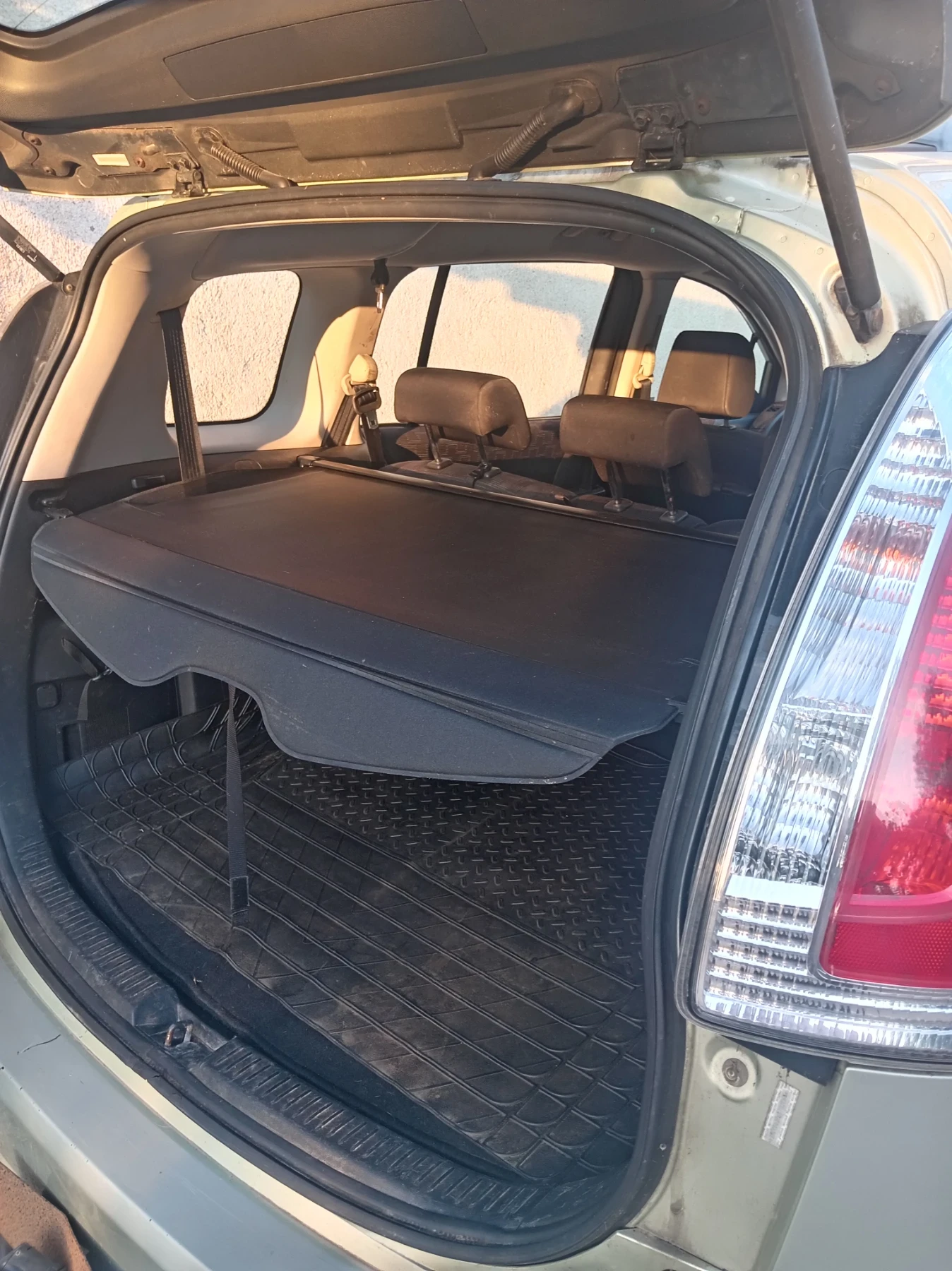 Mazda 5, снимка 10 - Автомобили и джипове - 56414083