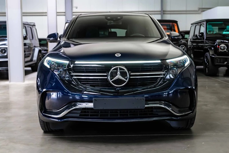 Mercedes-Benz EQC 400 4M AMG Line Distronic / 21&#34; AMG Wheels / H, снимка 2 - Автомобили и джипове - 47451358