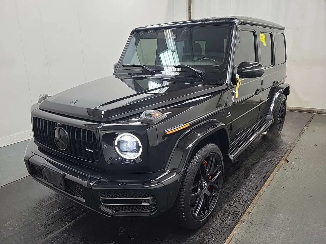 Mercedes-Benz G 63 AMG * МАСАЖ* ПОДГРЕВ* ДИСТРОНИК* ОБДУХВАНЕ* ДВА КЛЮЧА*