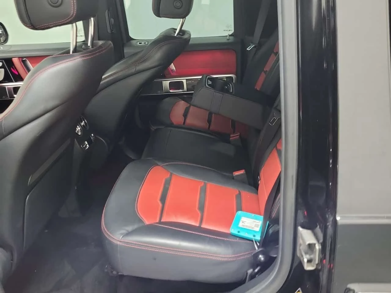 Mercedes-Benz G 63 AMG * МАСАЖ* ПОДГРЕВ* ДИСТРОНИК* ОБДУХВАНЕ* ДВА КЛЮЧА*, снимка 12 - Автомобили и джипове - 54076875