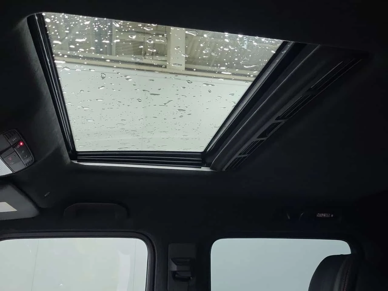 Mercedes-Benz G 63 AMG * МАСАЖ* ПОДГРЕВ* ДИСТРОНИК* ОБДУХВАНЕ* ДВА КЛЮЧА*, снимка 13 - Автомобили и джипове - 54076875