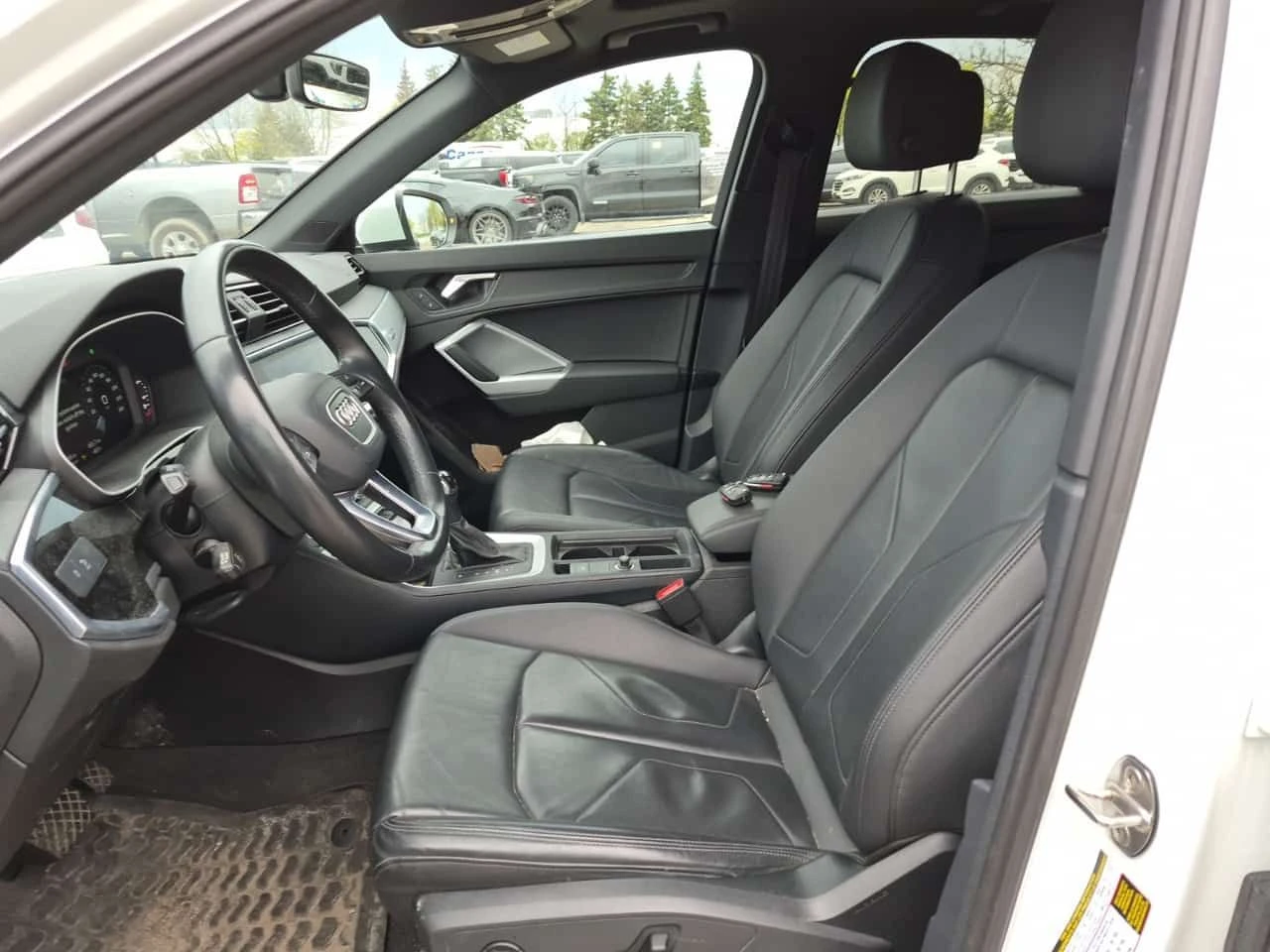 Audi Q3 * KOMFORT * CARFAX * 2 КЛЮЧА * ПАНОРАМА * , снимка 8 - Автомобили и джипове - 54369424