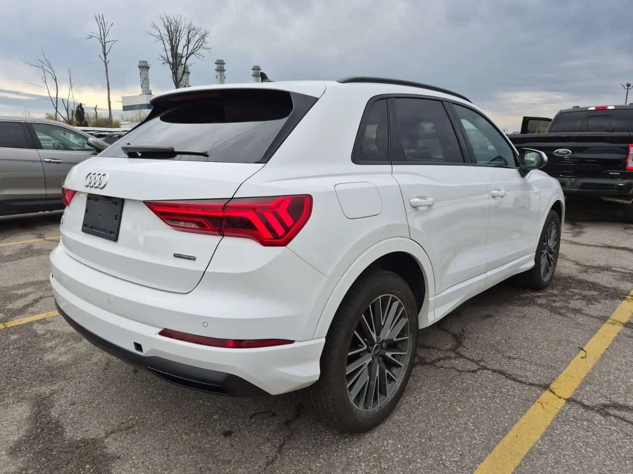 Audi Q3 * KOMFORT * CARFAX * 2 КЛЮЧА * ПАНОРАМА * , снимка 3 - Автомобили и джипове - 54369424