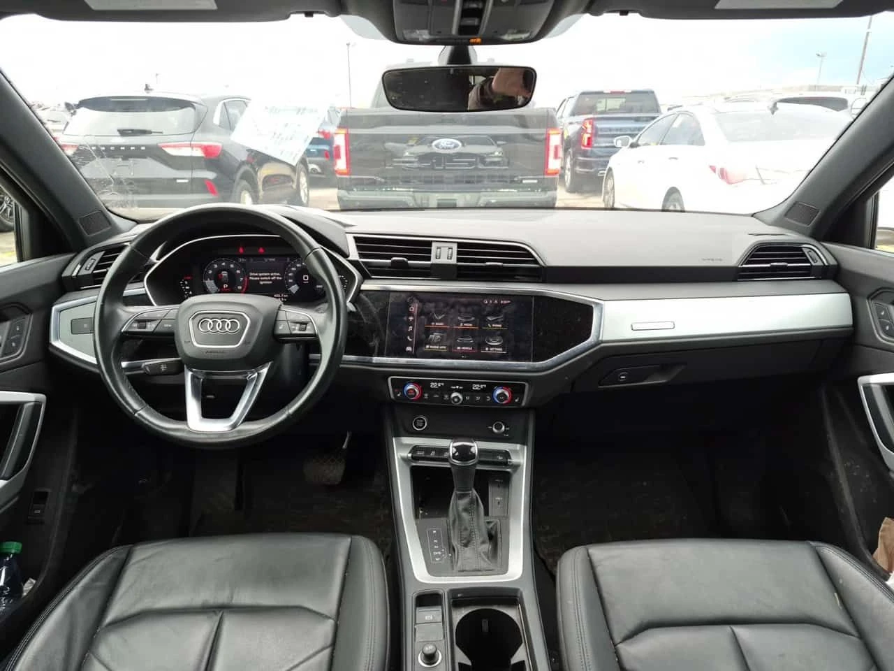 Audi Q3 * KOMFORT * CARFAX * 2 КЛЮЧА * ПАНОРАМА * , снимка 10 - Автомобили и джипове - 54369424