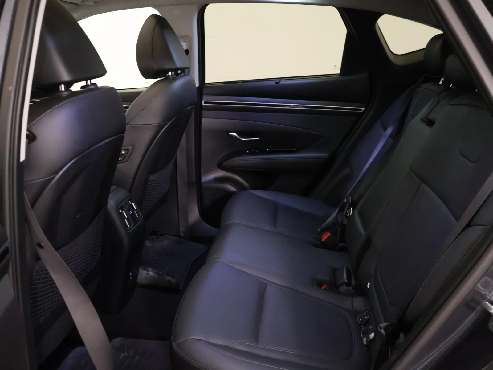 Hyundai Tucson Plug in - 4x4 265к.с. Всички екстри, снимка 9 - Автомобили и джипове - 54682242