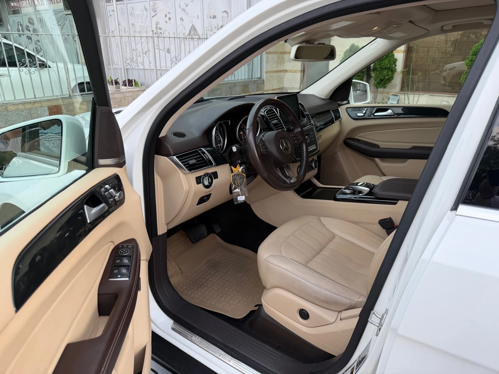 Mercedes-Benz GLE 350 AMG , снимка 9 - Автомобили и джипове - 55094087
