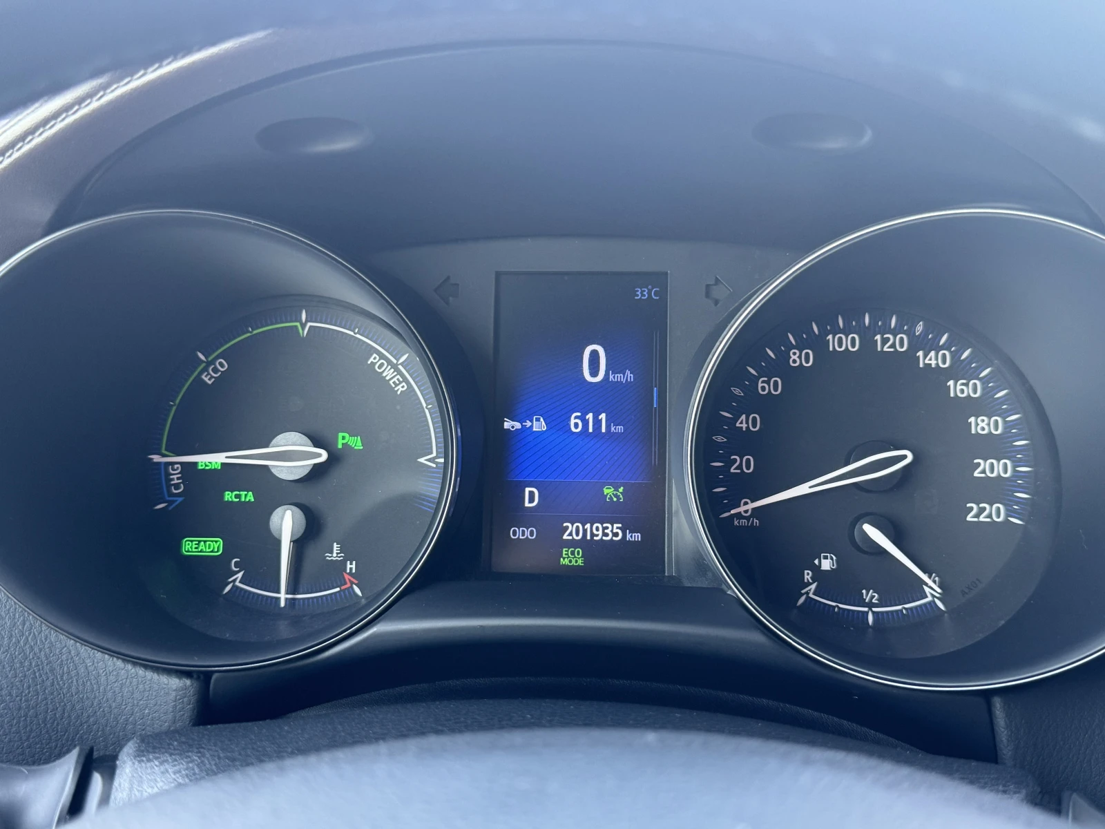Toyota C-HR 1.8 Hybrid| 1-ви собственик| Купена БГ| Пълна Исто, снимка 15 - Автомобили и джипове - 55649215
