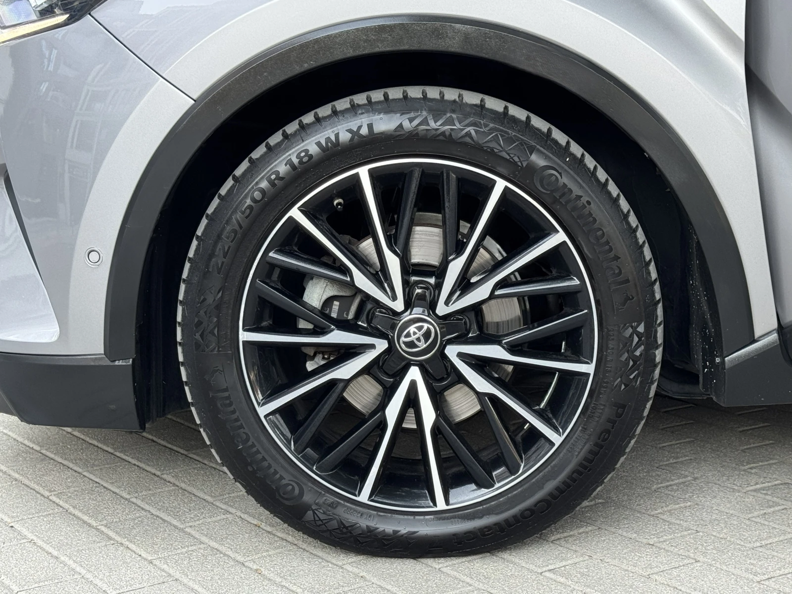 Toyota C-HR 1.8 Hybrid| 1-ви собственик| Купена БГ| Пълна Исто, снимка 7 - Автомобили и джипове - 55649215