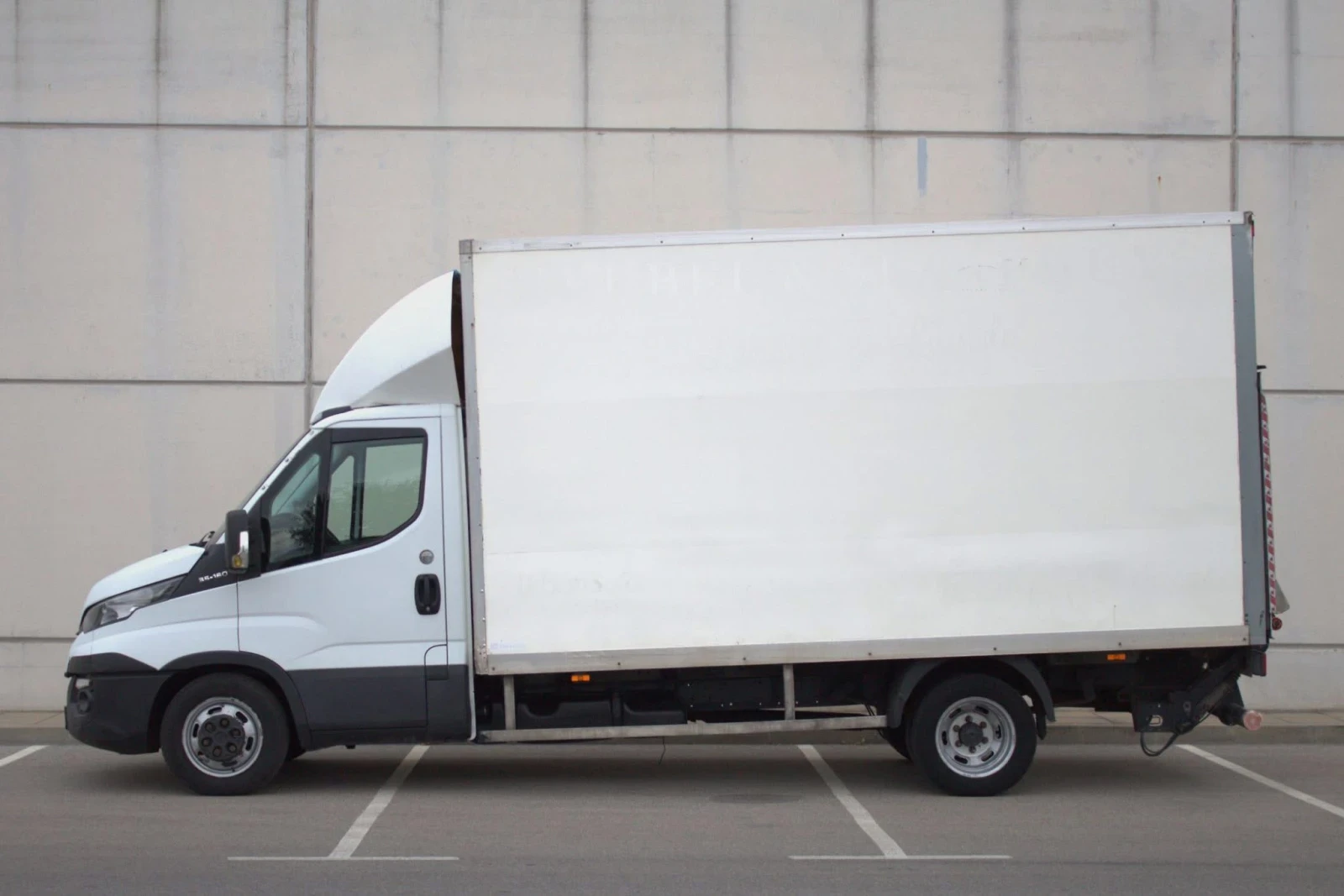 Iveco Daily, снимка 4 - Бусове и автобуси - 53810818