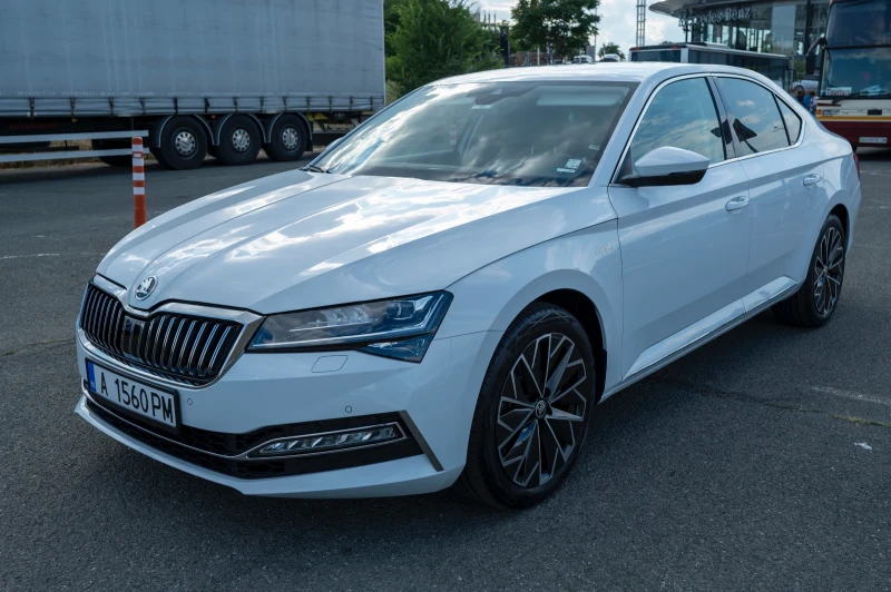 Skoda Superb, снимка 3 - Автомобили и джипове - 47811611