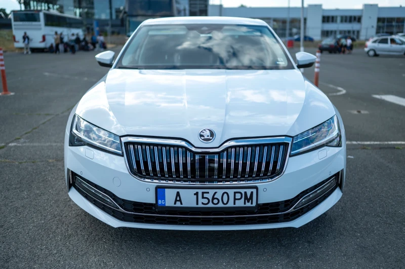 Skoda Superb, снимка 2 - Автомобили и джипове - 47811611