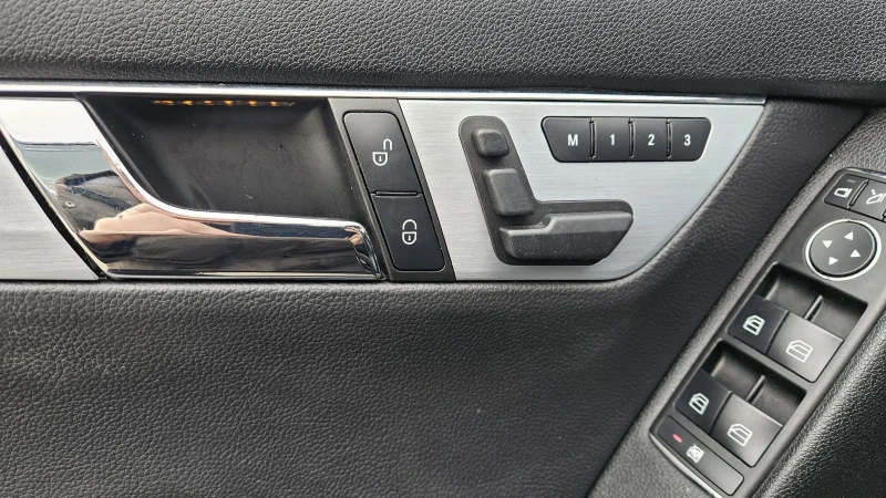 Mercedes-Benz C 320 * AVANTGARDE * Масаж * Памет * Подгрев * , снимка 14 - Автомобили и джипове - 53354414