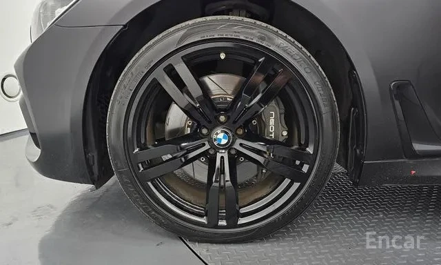 BMW 740 * ТЕЛЕВИЗОРИ * ДИСТРОНИК * МАСАЖИ * B&W * АВТОКРЕД, снимка 15 - Автомобили и джипове - 54585578