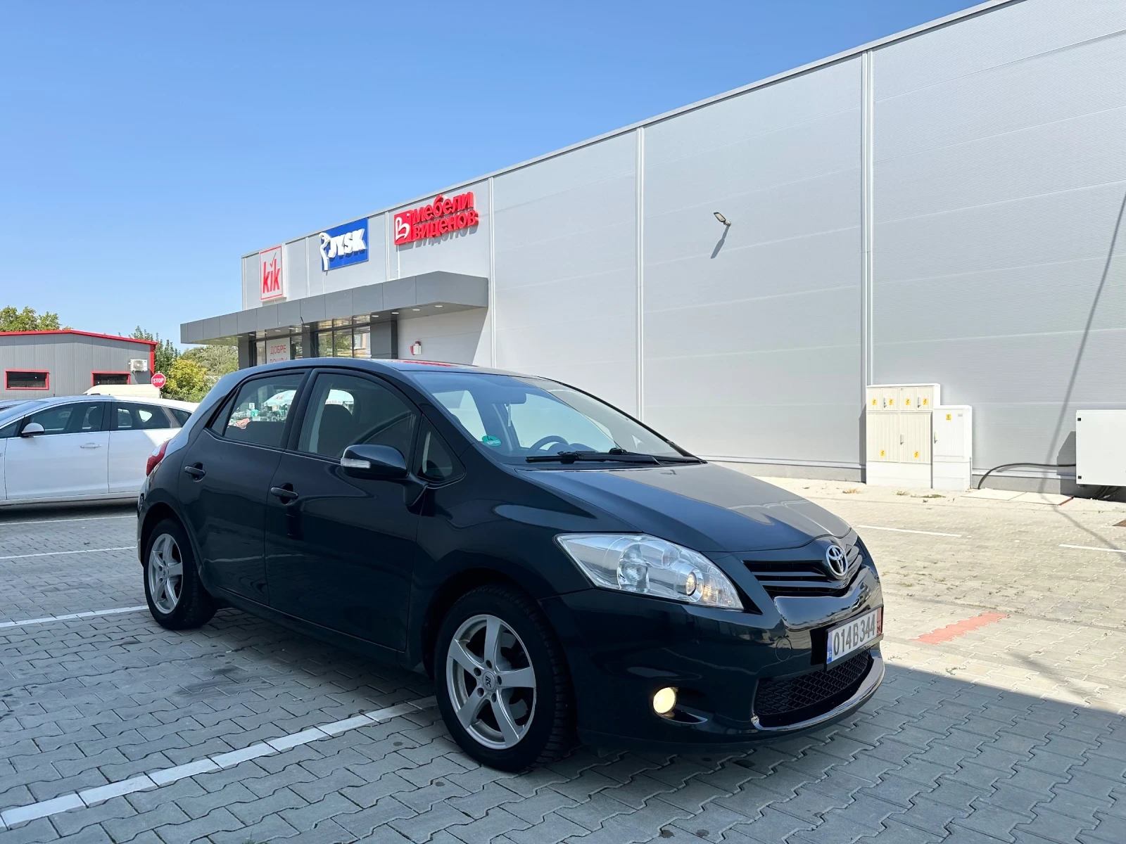 Toyota Auris  - изображение 3