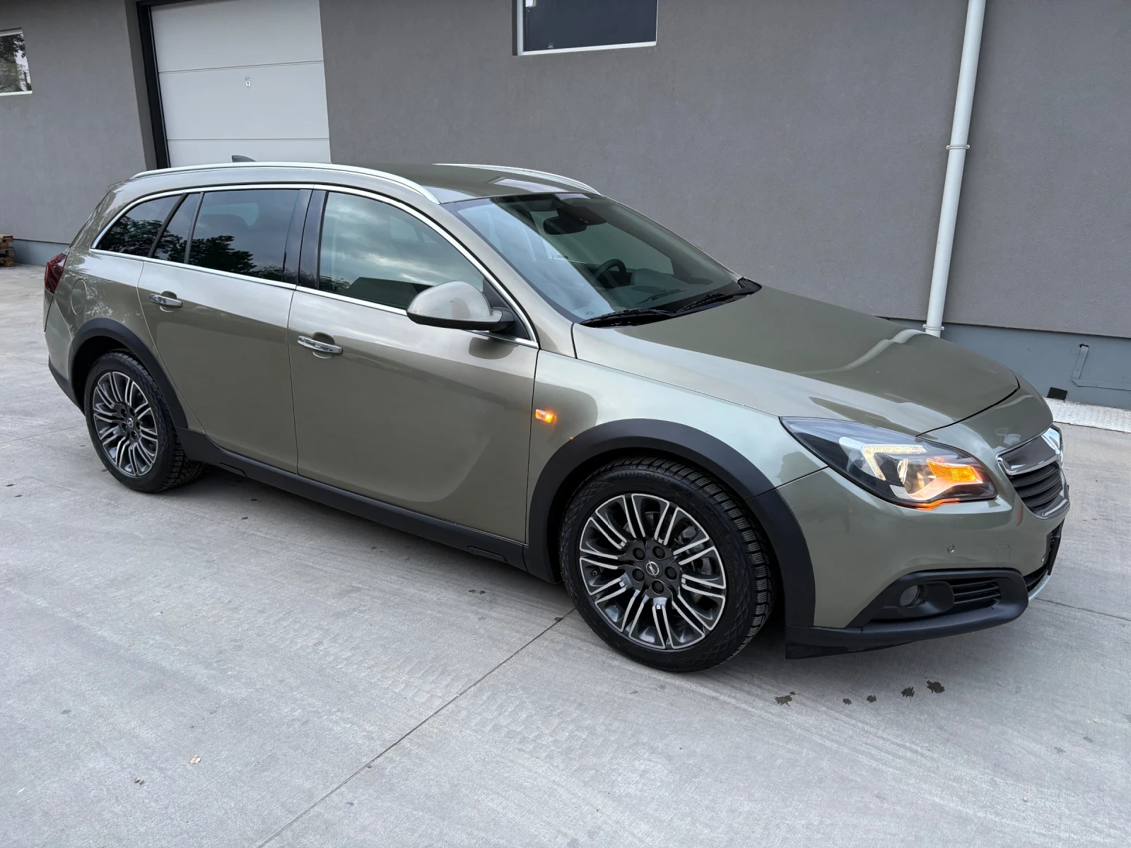Opel Insignia 4x4 Country Tourer 170hp Euro 6 Automatic Full Ext - изображение 10