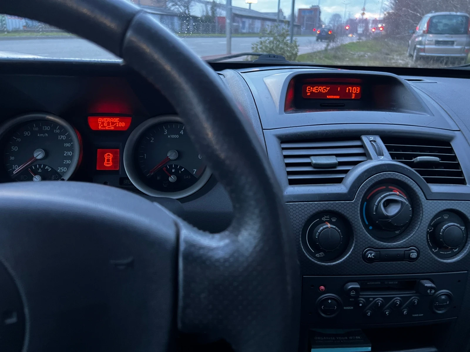 Renault Megane 1.6 16V LPG, снимка 11 - Автомобили и джипове - 53748199