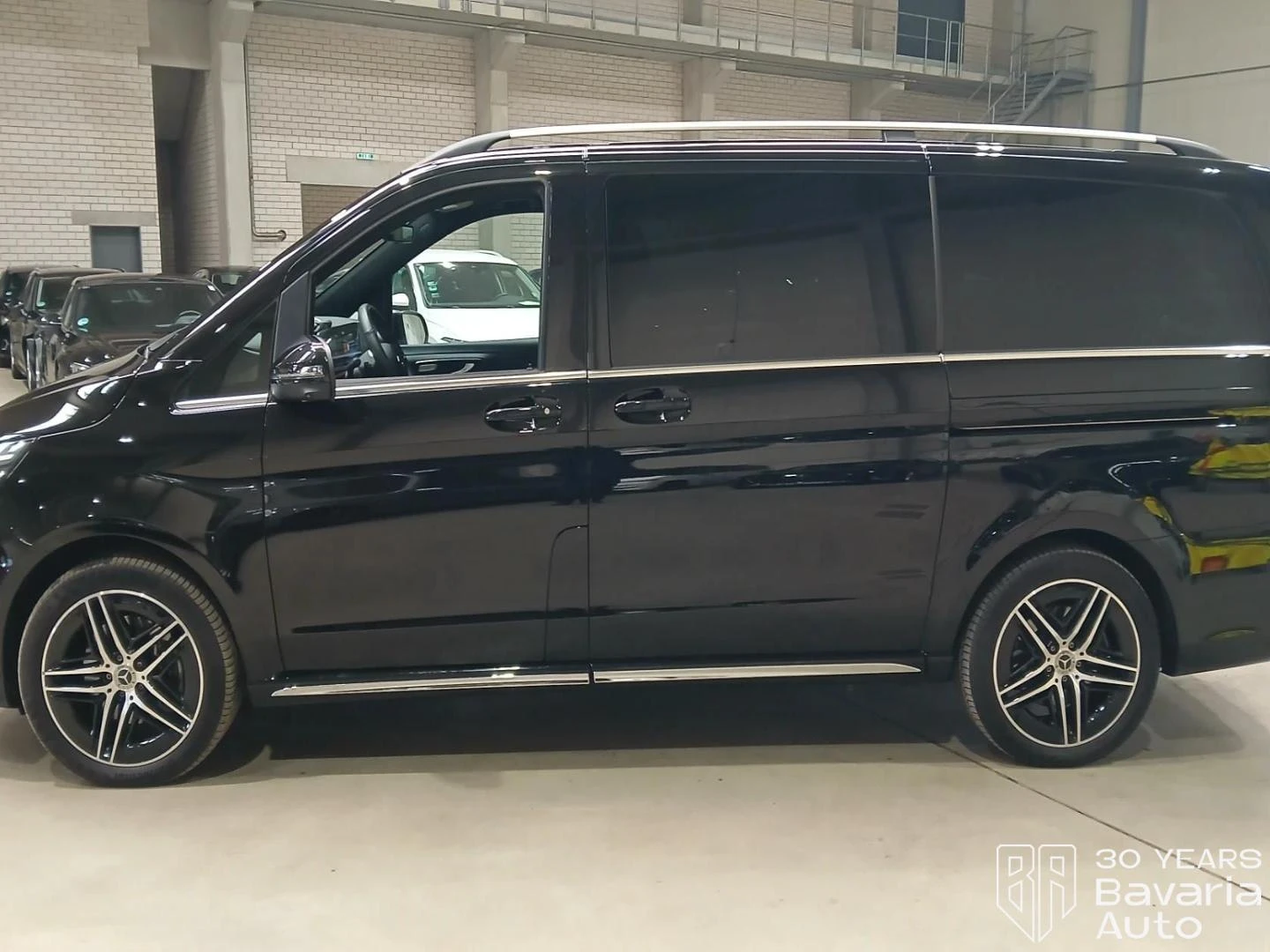 Mercedes-Benz V 300 d lang 4MATIC 9GTronic AVANTGARDE, снимка 2 - Автомобили и джипове - 53918552