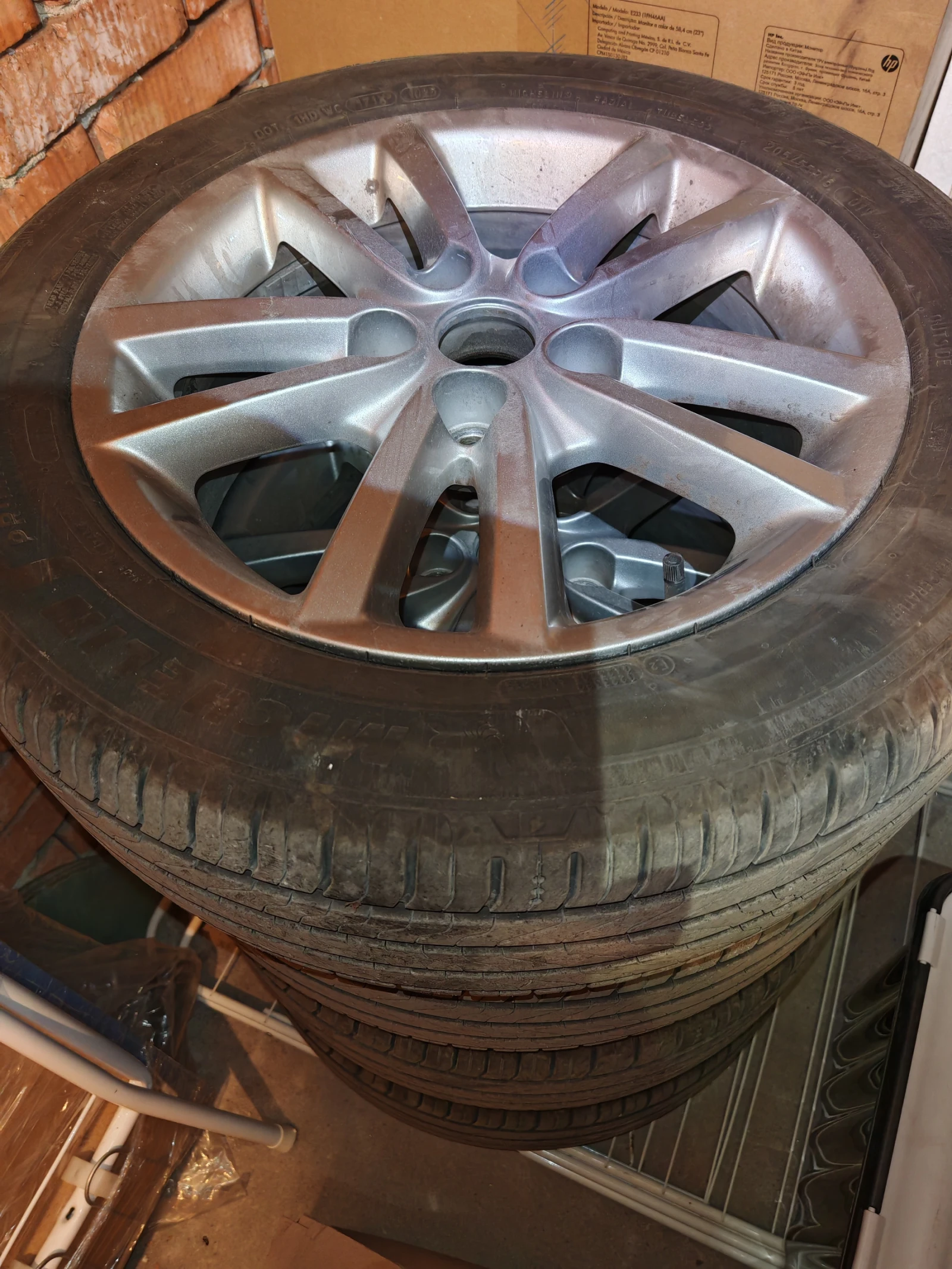 Toyota Auris втори комплект джанти + летни гуми Michelin, снимка 15 - Автомобили и джипове - 53953495