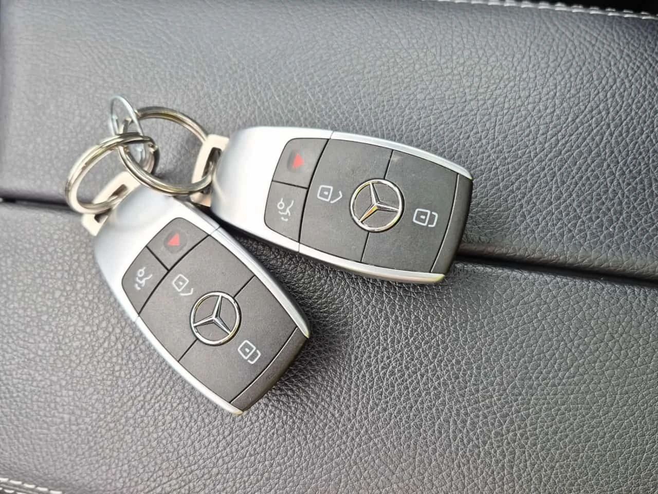 Mercedes-Benz C 300 PANORAMA| ДВА КЛЮЧА| АМБИЕНТ| , снимка 16 - Автомобили и джипове - 54218398