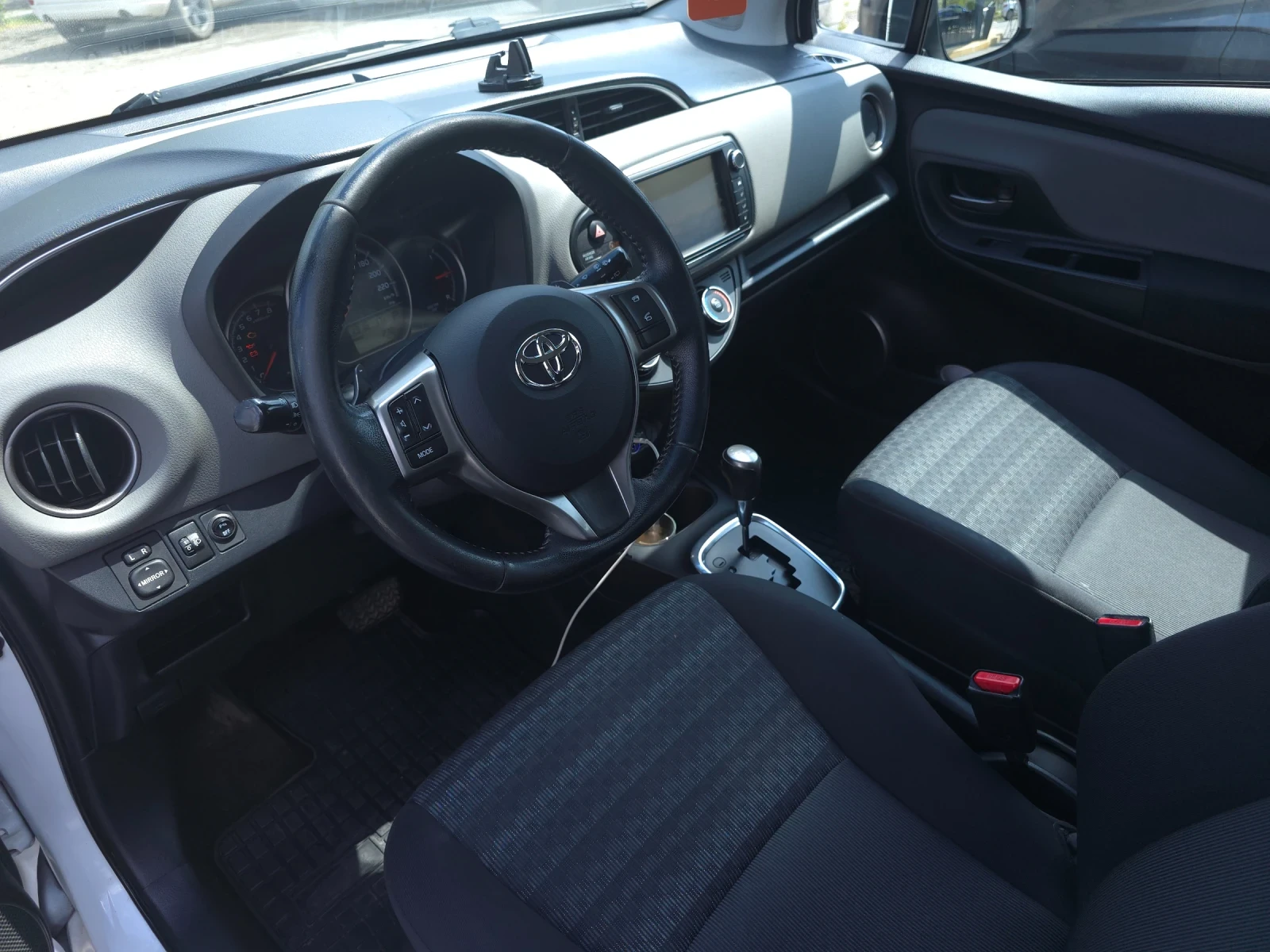 Toyota Yaris, снимка 8 - Автомобили и джипове - 54238791