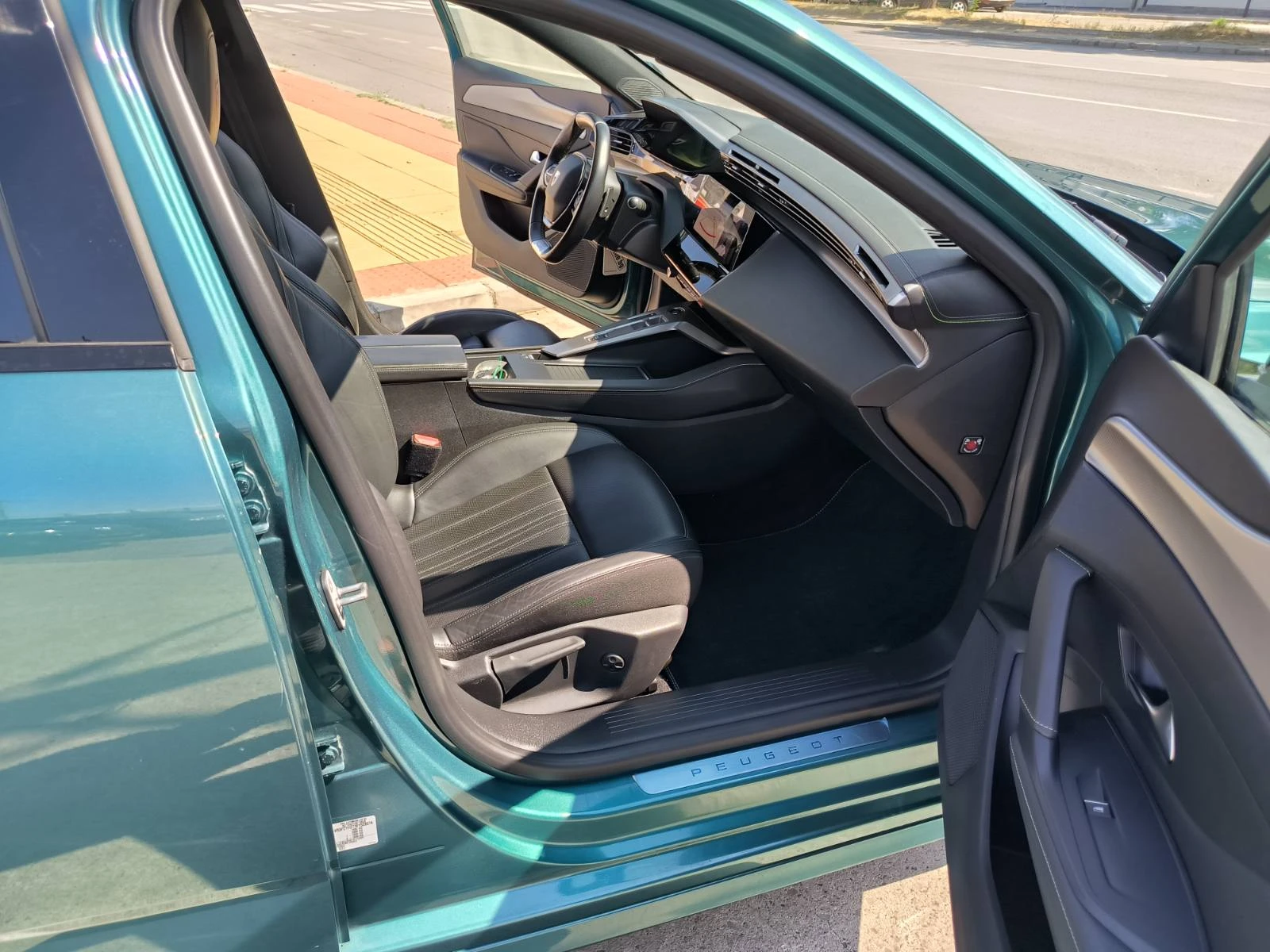 Peugeot 308 1.5d-GT-EAT8-360kameri-Euro-6D, снимка 17 - Автомобили и джипове - 55390322