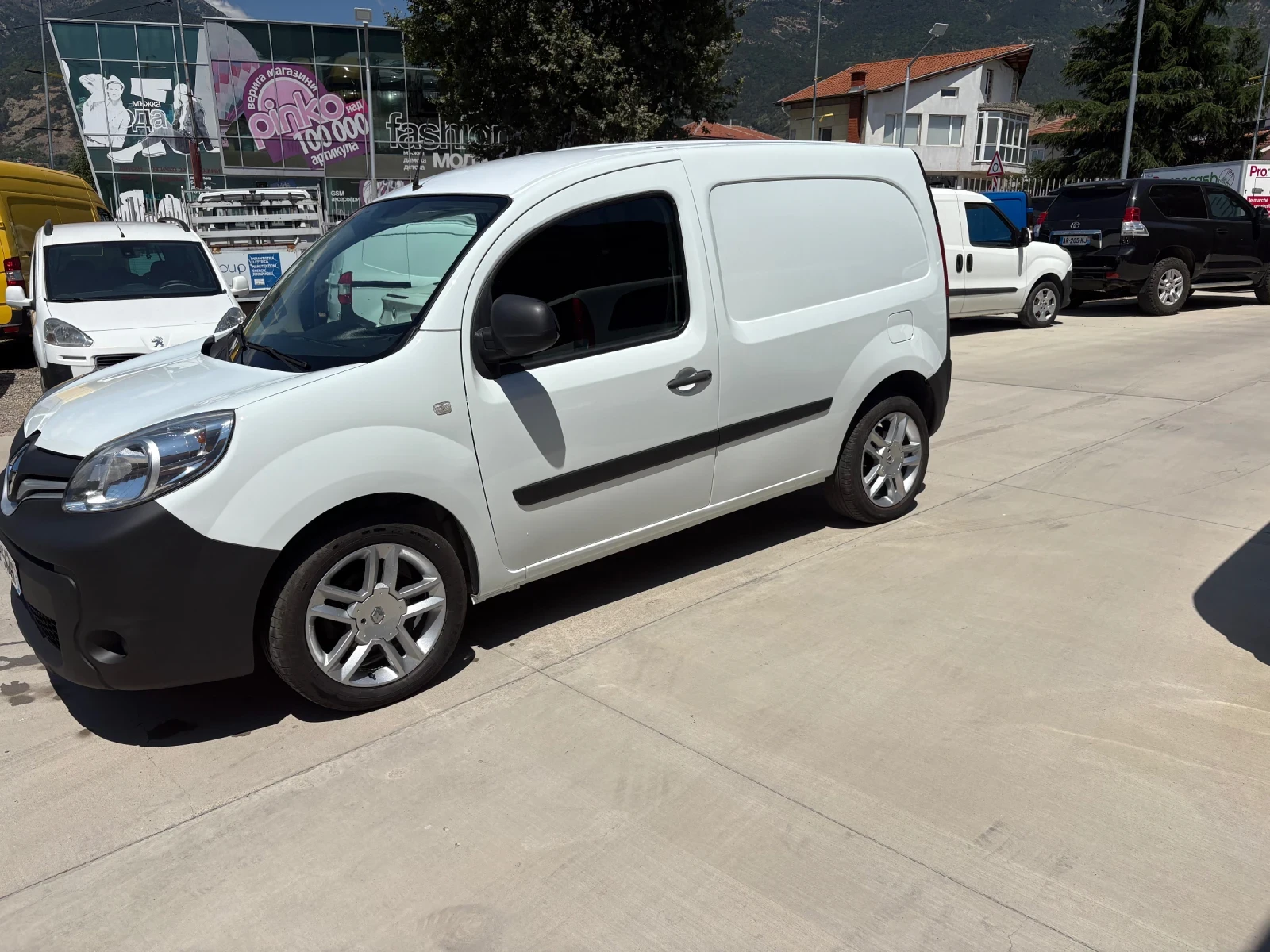 Renault Kangoo 1.5 DCI КЛИМА, снимка 2 - Автомобили и джипове - 55501383