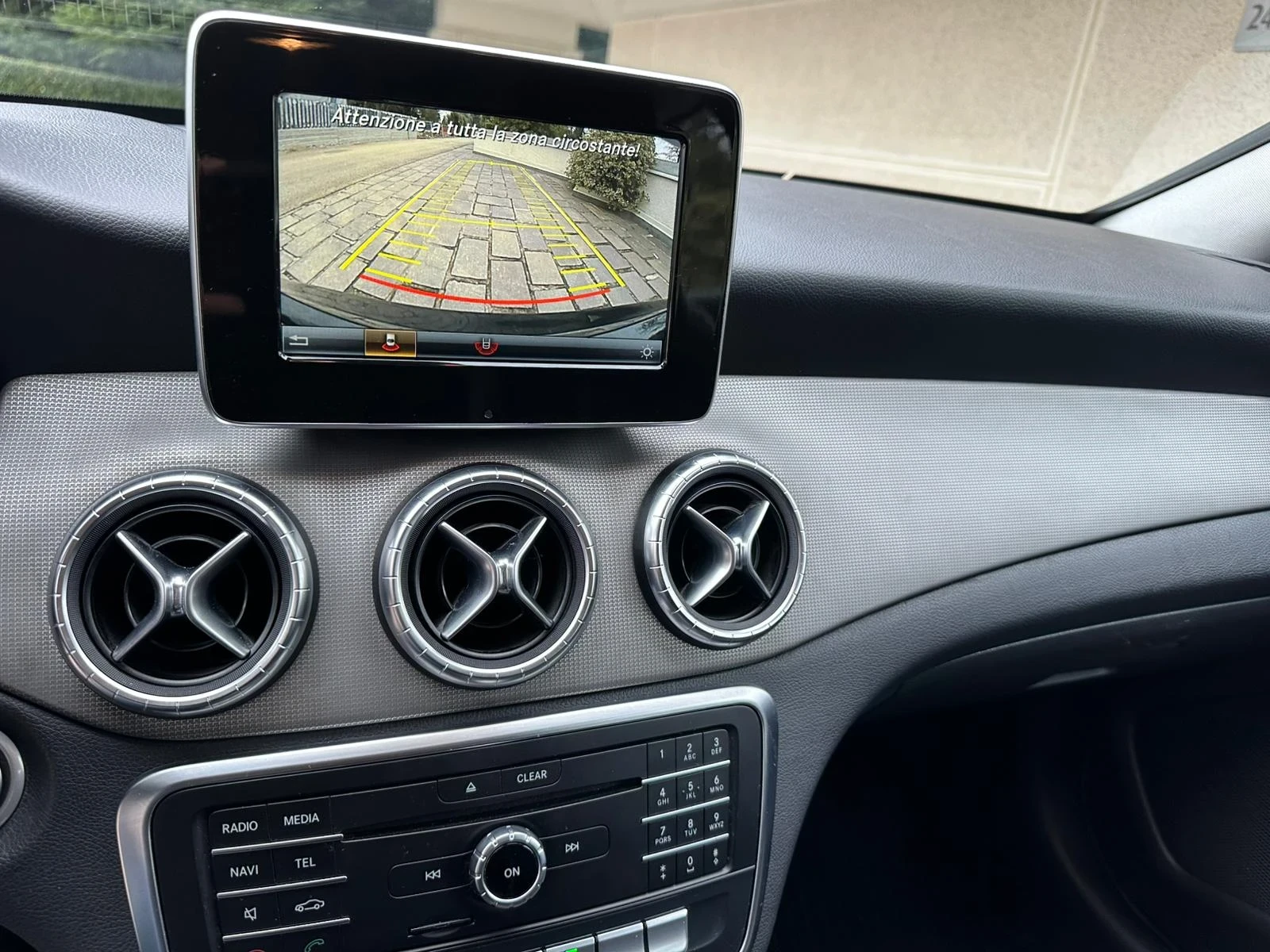 Mercedes-Benz CLA 200 d, снимка 10 - Автомобили и джипове - 55578393