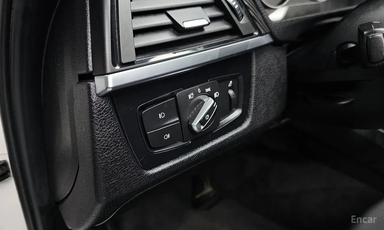 BMW 328 i| ПАНО| ПАМЕТ| АМБИЕНТ| , снимка 16 - Автомобили и джипове - 56105378