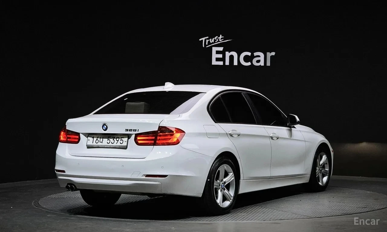 BMW 328 i| ПАНО| ПАМЕТ| АМБИЕНТ| , снимка 2 - Автомобили и джипове - 56105378