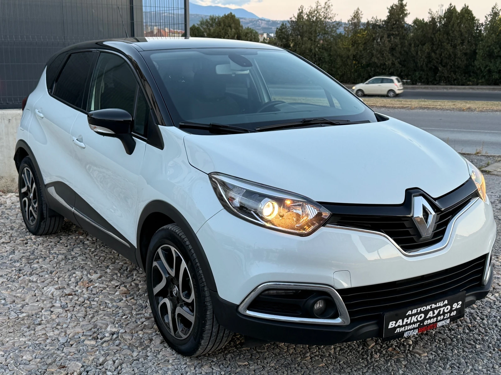 Renault Captur AВТОМАТИК, снимка 3 - Автомобили и джипове - 56447916