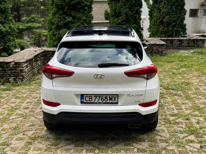 Hyundai Tucson 2.0 CRDI 4wd / Premium / Full, снимка 4 - Автомобили и джипове - 46263421